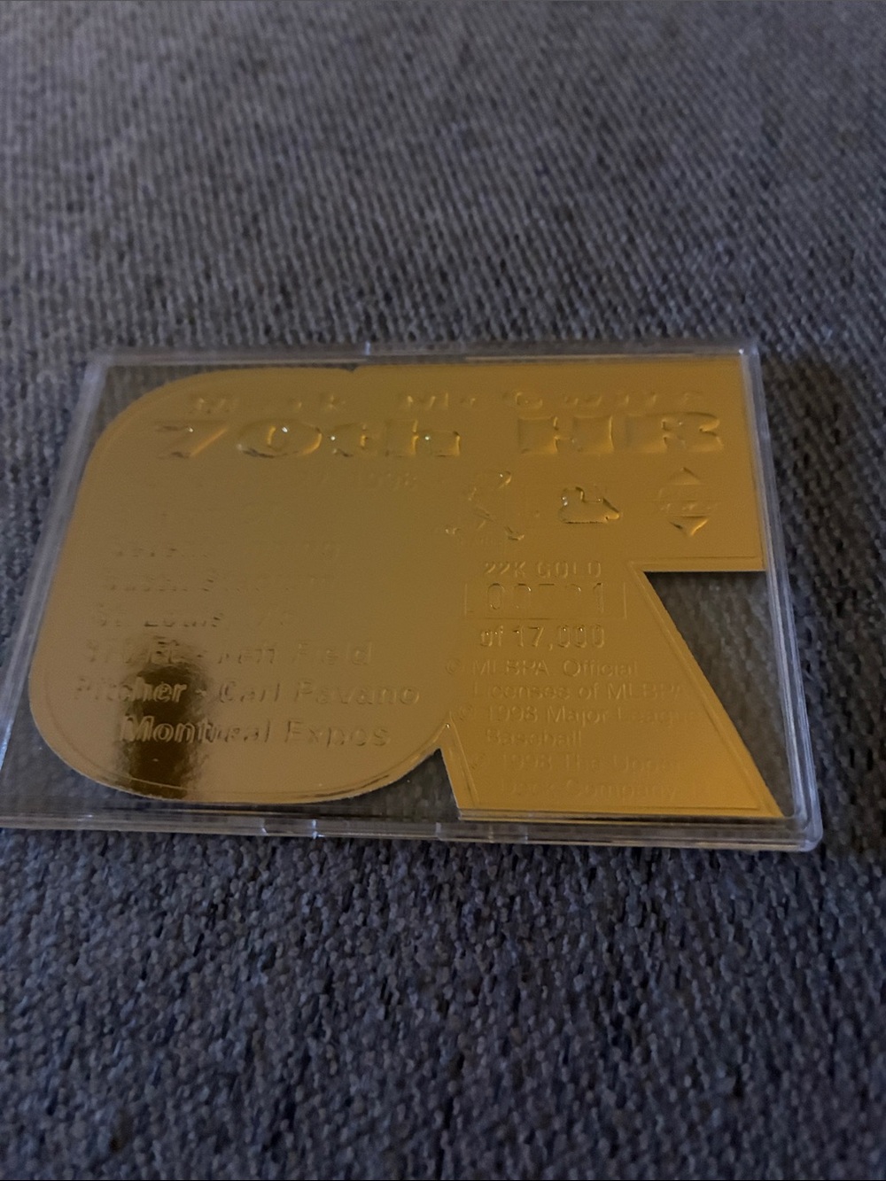 1998 Upper Deck - Home Run Record 22k Gold Mark McGwire Die-Cut 701/17000 - Picture 2 of 7